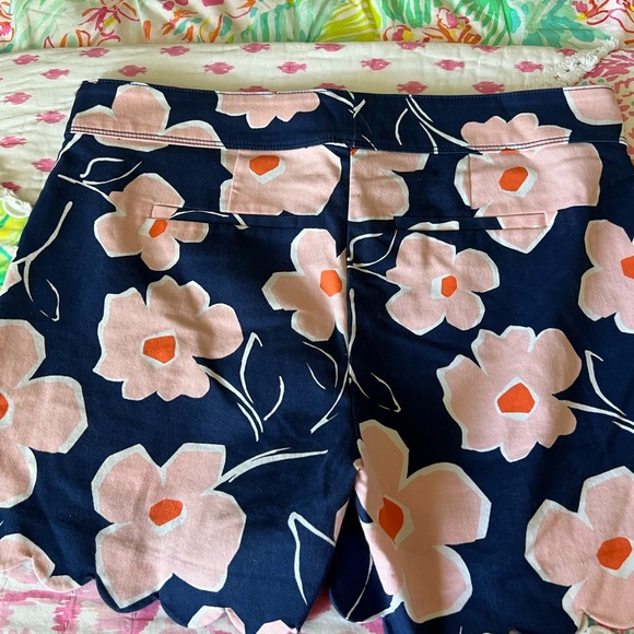 Isaac Mizrahi scalloped shorts size 10 - Picture 2 of 3